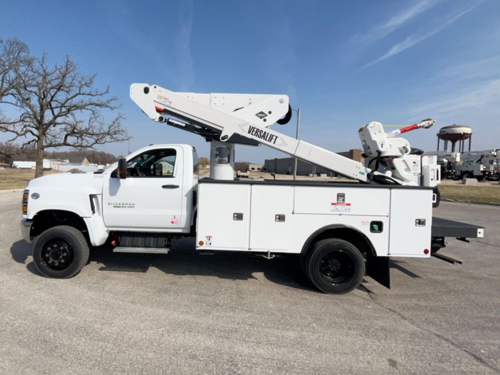 2023 Chevrolet 5500 4x4 Versalift VST-40-MHI Bucket Truck