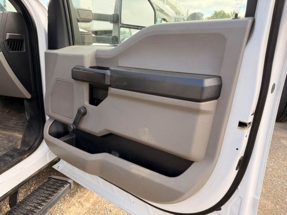 2019 Ford F-550 4x2 Versalift STP-36-NE Bucket Truck