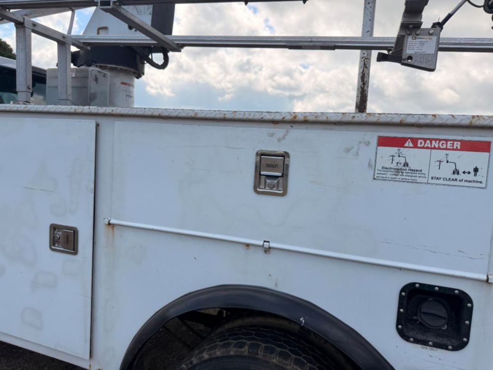 2019 Ford F-550 4x2 Versalift STP-36-NE Bucket Truck