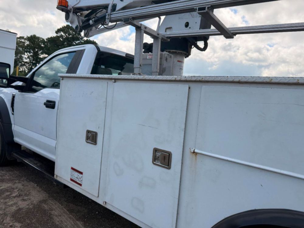 2019 Ford F-550 4x2 Versalift STP-36-NE Bucket Truck