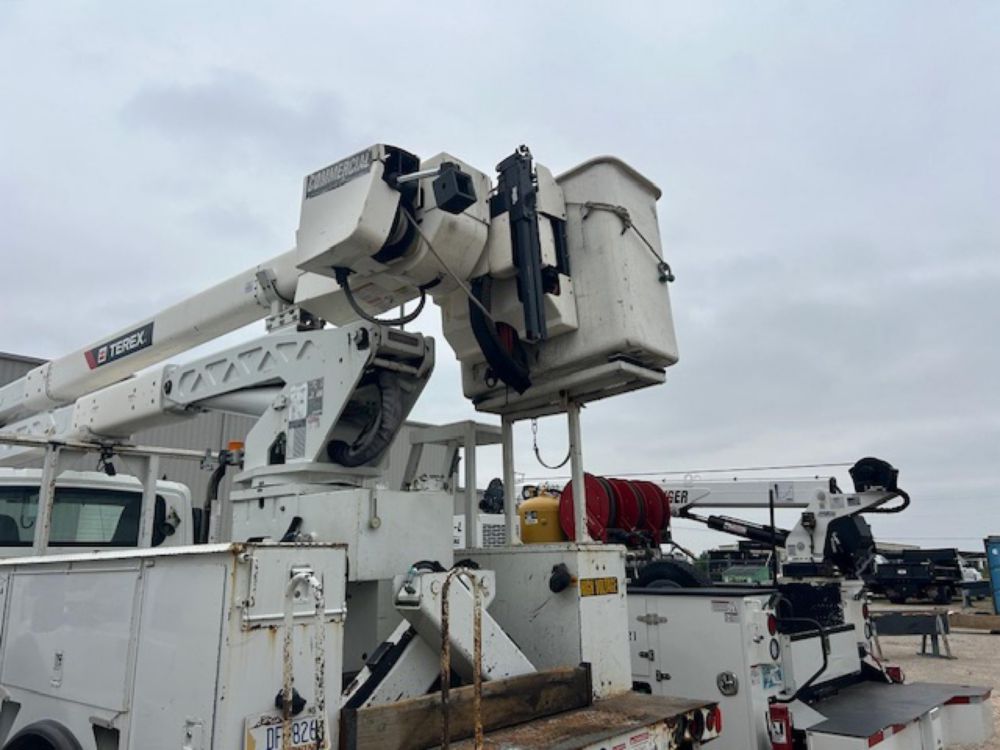 2015 Int'l 7400 Diesel 4x2 Terex HRX-55 Material Handler Bucket Truck