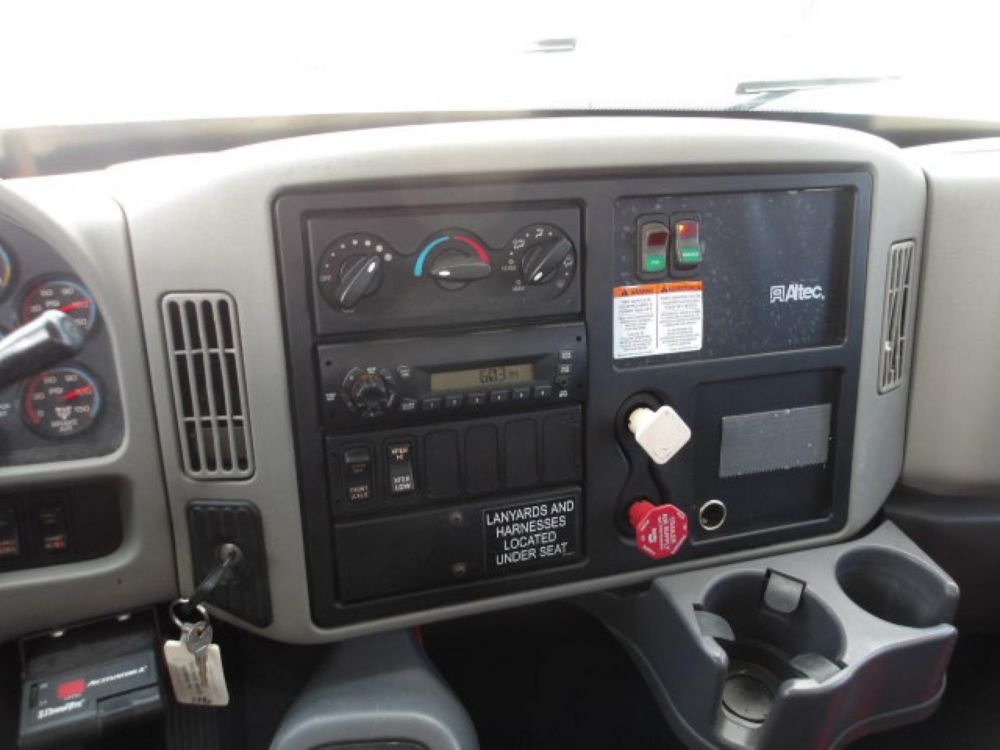 2013 Int'l 7300 4x4 Altec AA-755 Bucket Truck
