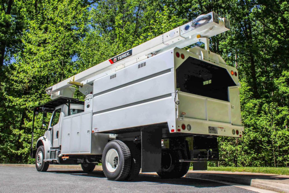 70 ft Insulated Forestry Bucket Truck