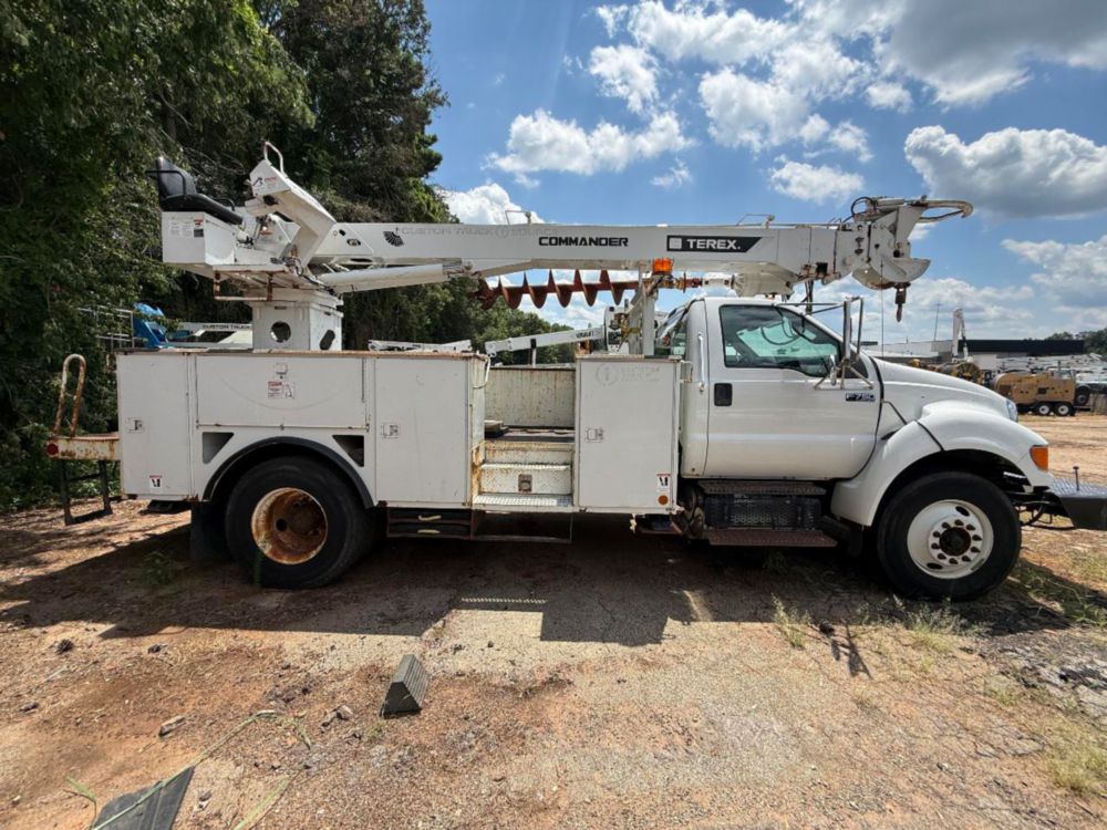 2015 Ford F-750 4x2 Terex Commander 4047 Digger Derrick Truck