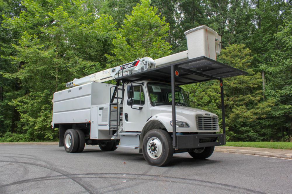 60 ft Insulated Forestry Bucket Truck