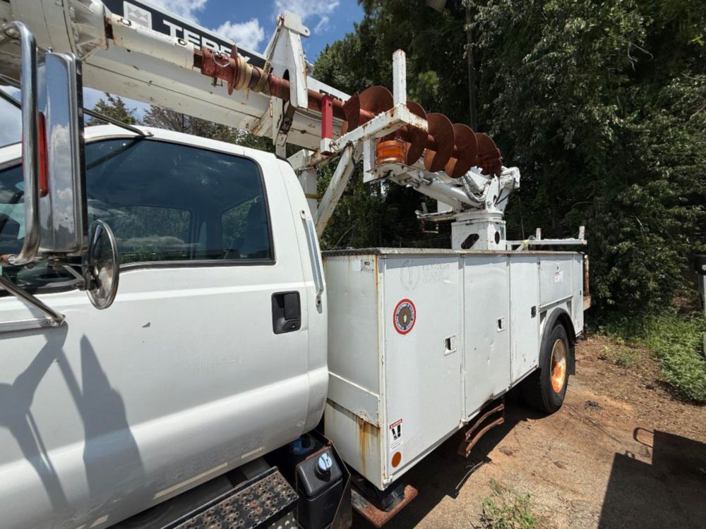 2015 Ford F-750 4x2 Terex Commander 4047 Digger Derrick Truck