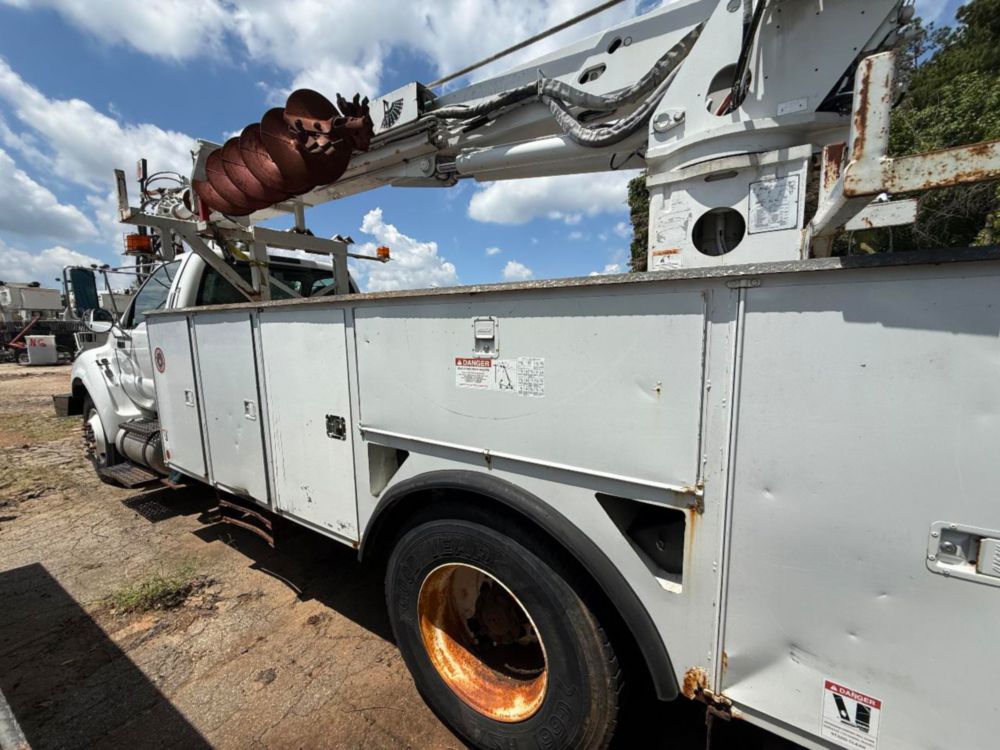 2015 Ford F-750 4x2 Terex Commander 4047 Digger Derrick Truck