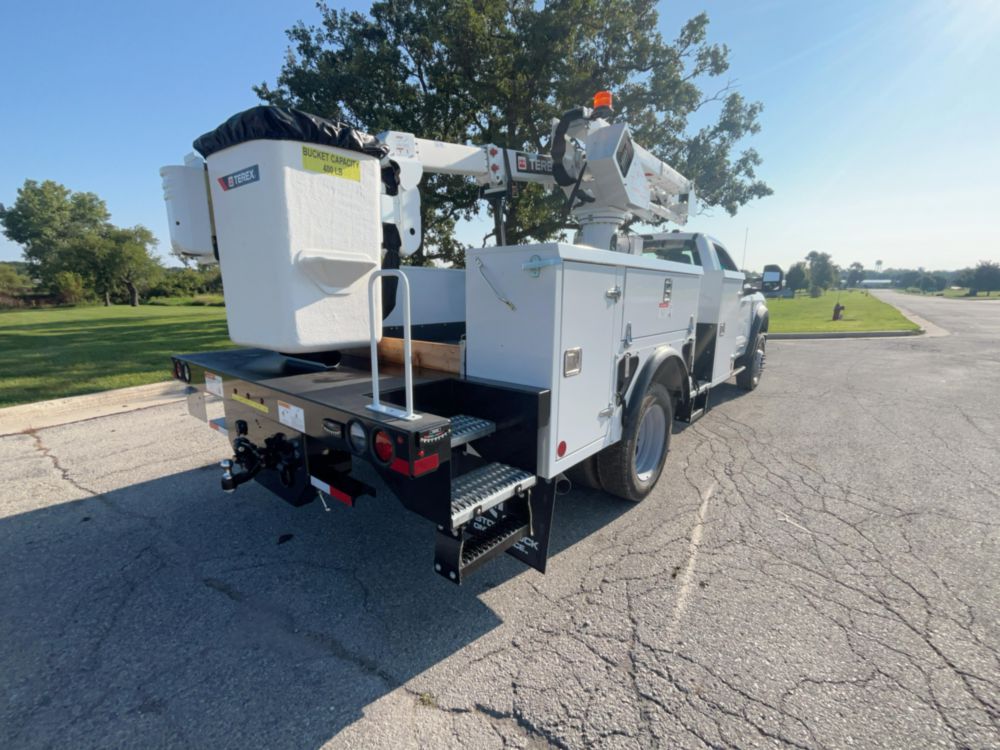 Ford F550 4x2 Terex Utilities LT40 Bucket Truck