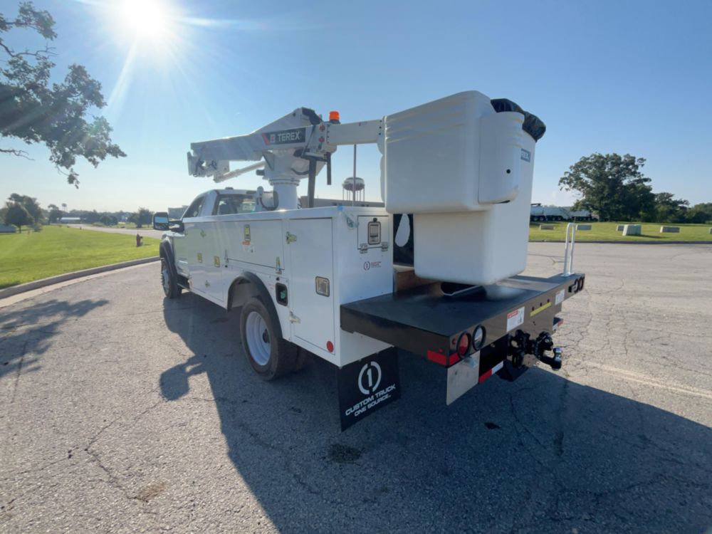 Ford F550 4x2 Terex Utilities LT40 Bucket Truck