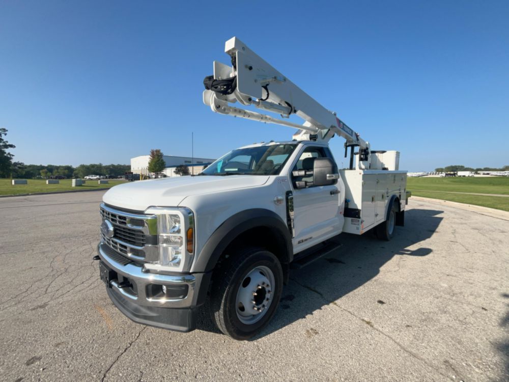 Ford F550 4x2 Terex Utilities LT40 Bucket Truck