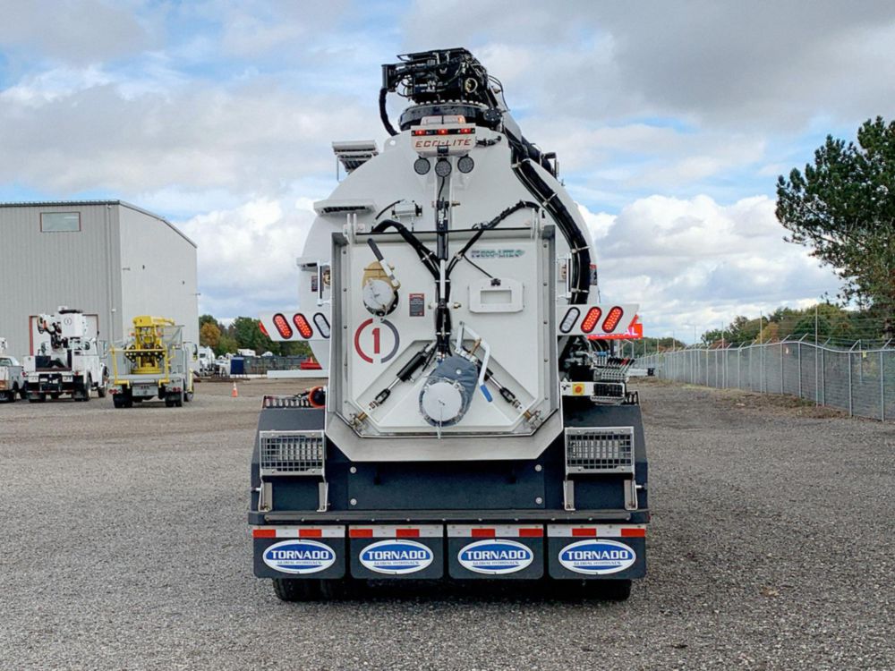 2026 Peterbilt 548 8x4 Tornado Global Hydrovac F3 ECOLITE Hydrovac Truck