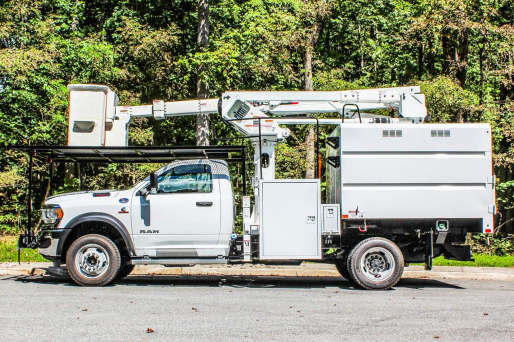 40 ft Insulated AWD Forestry Bucket Truck