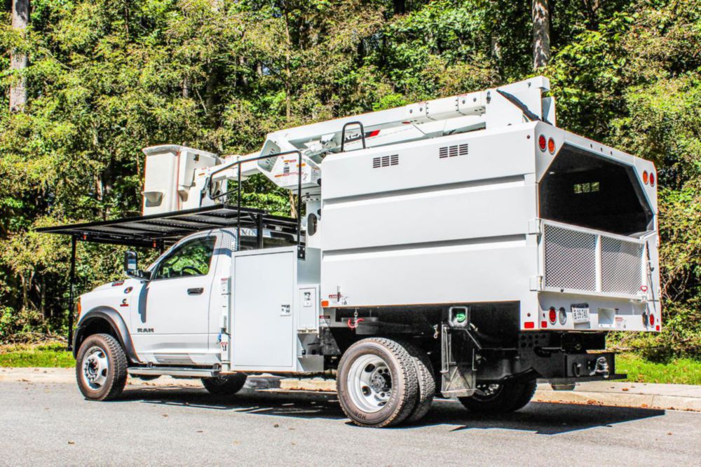 40 ft Insulated AWD Forestry Bucket Truck