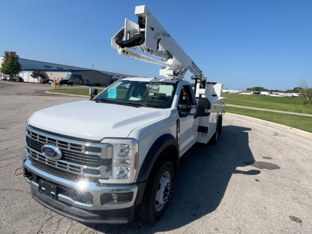 Ford F550 4x2 Terex Utilities LT40 Bucket Truck