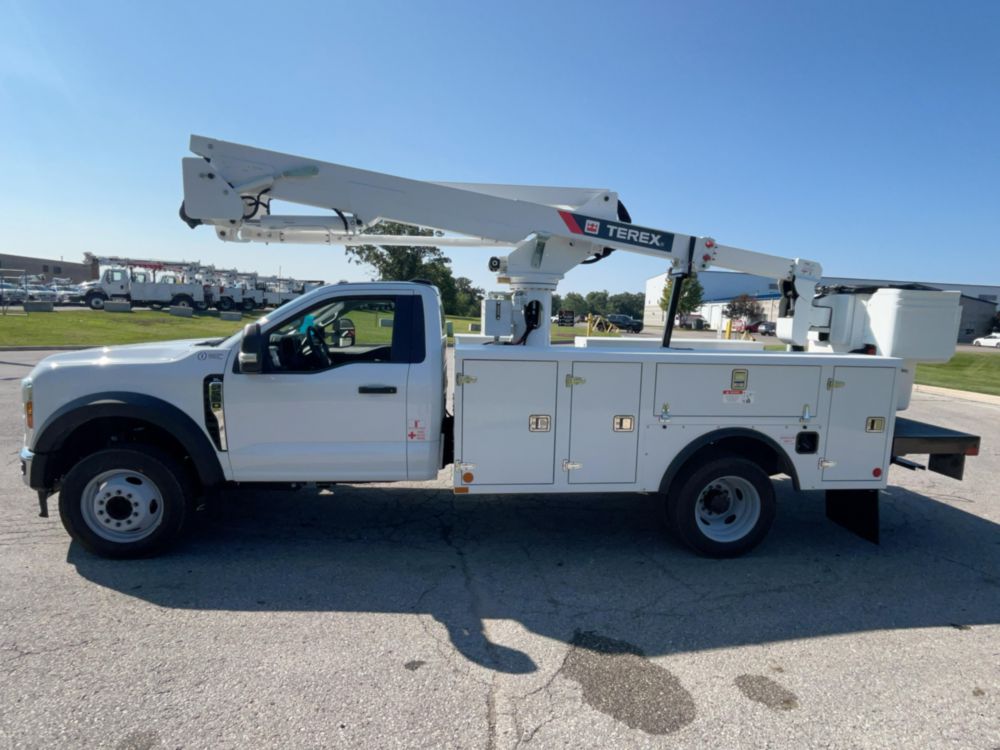 Ford F550 4x2 Terex Utilities LT40 Bucket Truck