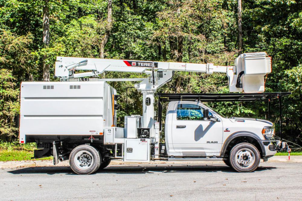 40 ft Insulated AWD Forestry Bucket Truck