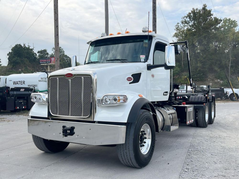 2025 Peterbilt 567 6x4 Galbreath U5-OR-174 Roll-Off Truck