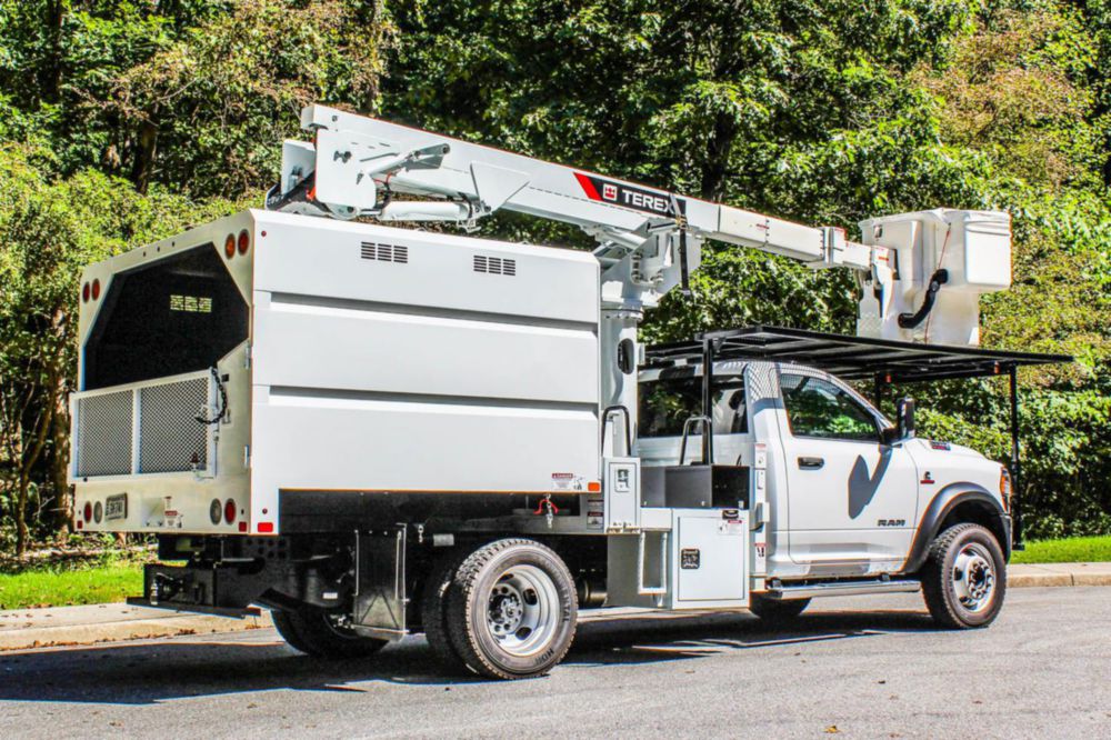 40 ft Insulated AWD Forestry Bucket Truck