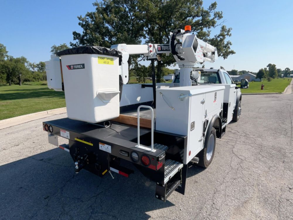 Ford F550 4x2 Terex Utilities LT40 Bucket Truck