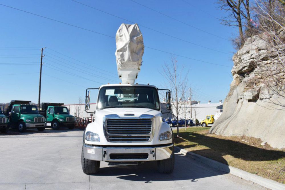 120 ft Insulated Non Material Handling Transmission Bucket Truck