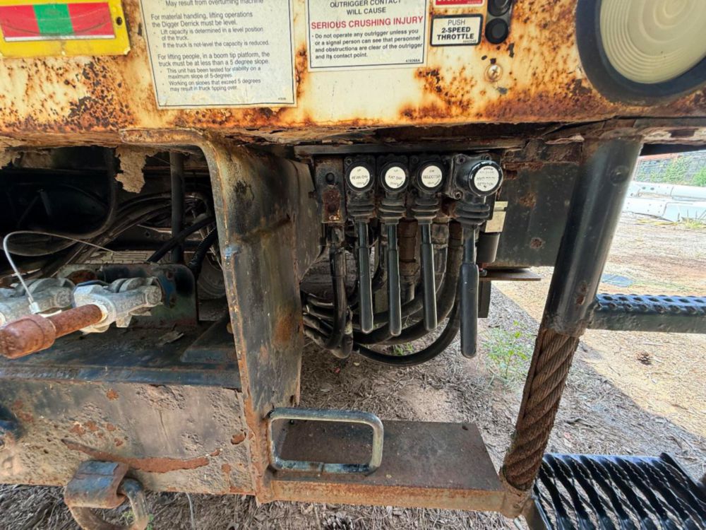 2015 Ford F-750 4x2 Terex Commander 4047 Digger Derrick Truck