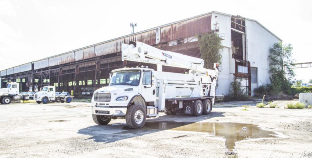 107 ft Insulated Material Handling Transmission Bucket Truck