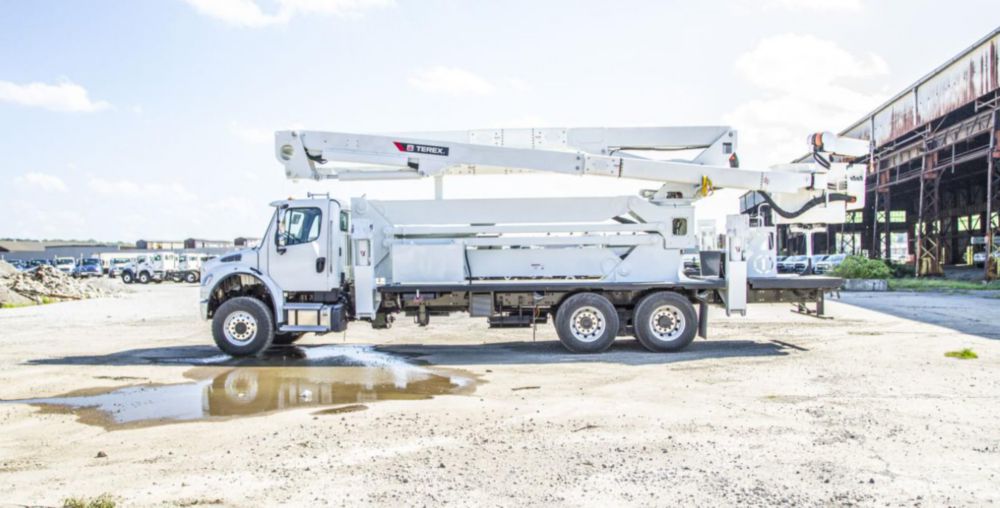 107 ft Insulated Material Handling Transmission Bucket Truck
