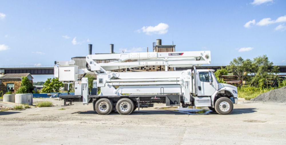 107 ft Insulated Material Handling Transmission Bucket Truck