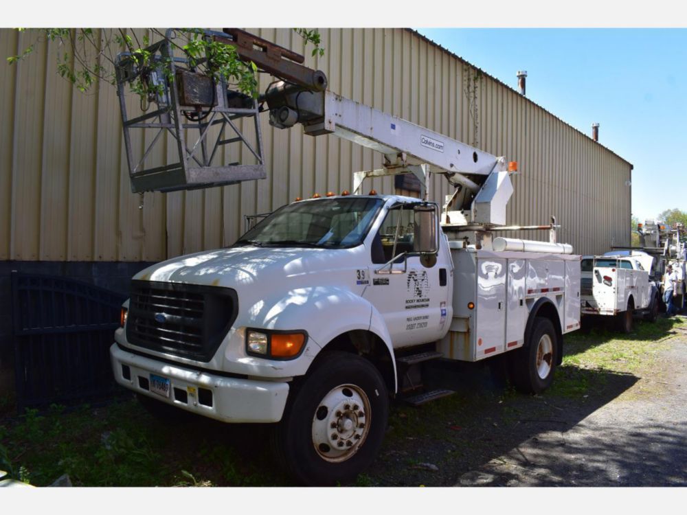 2000 Ford F-650 Altec Cable Placer Truck
