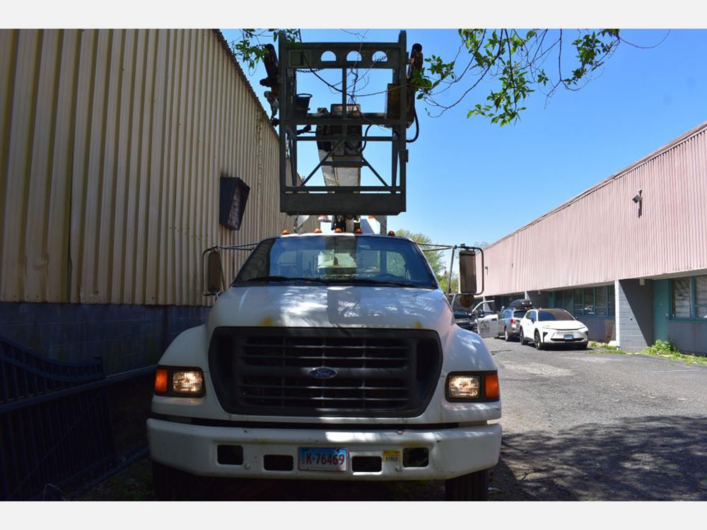 2000 Ford F-650 Altec Cable Placer Truck
