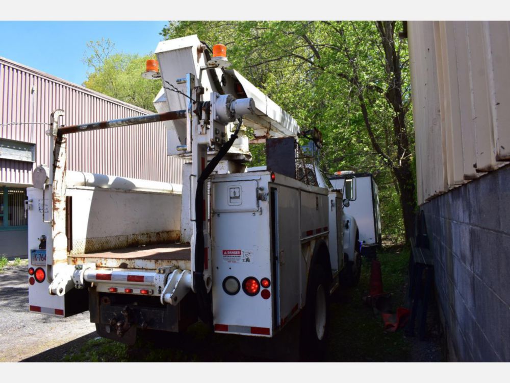2000 Ford F-650 Altec Cable Placer Truck