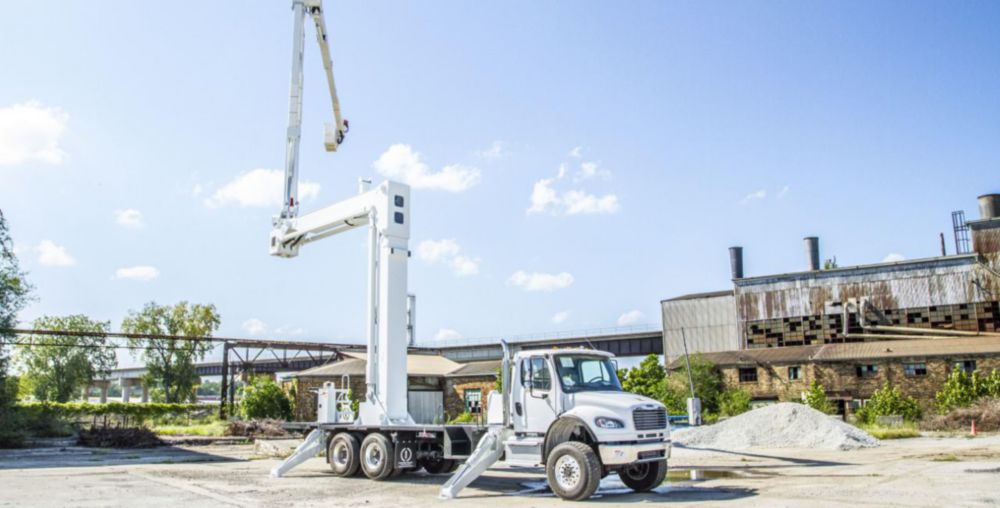 107 ft Insulated Material Handling Transmission Bucket Truck