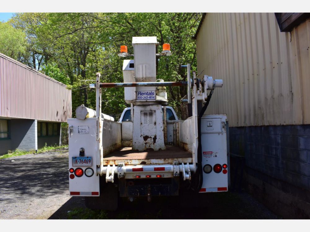 2000 Ford F-650 Altec Cable Placer Truck