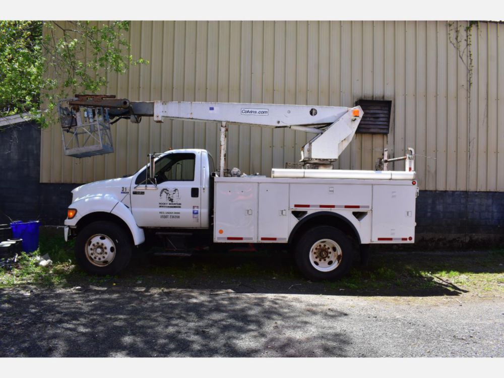 2000 Ford F-650 Altec Cable Placer Truck