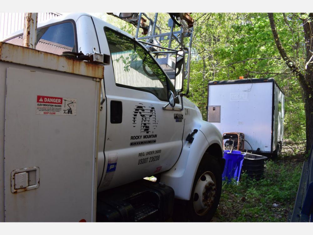 2000 Ford F-650 Altec Cable Placer Truck