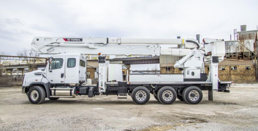 120 ft Insulated Material Handling Transmission Bucket Truck