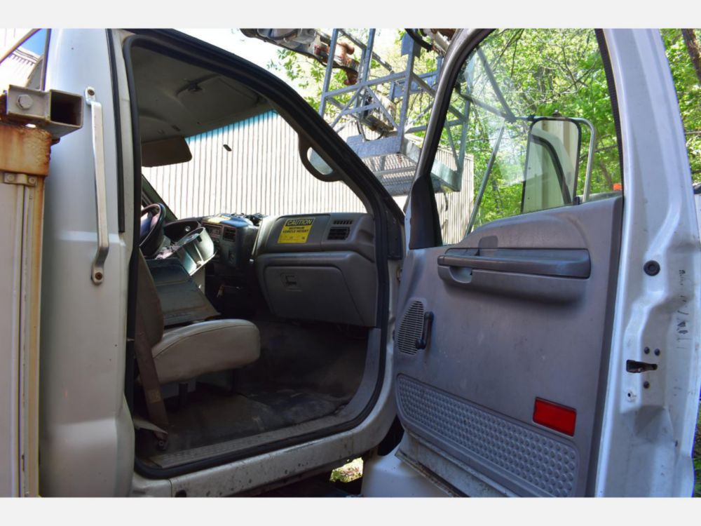 2000 Ford F-650 Altec Cable Placer Truck