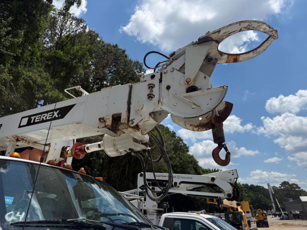 2015 Ford F-750 4x2 Terex Commander 4047 Digger Derrick Truck