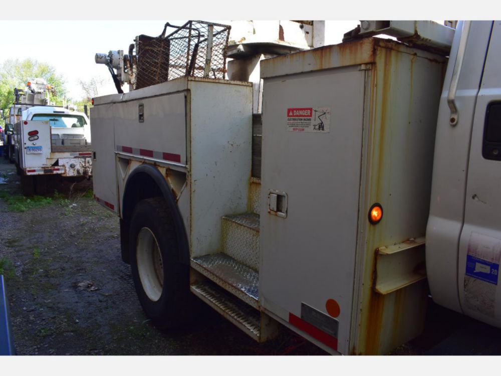 2000 Ford F-650 Altec Cable Placer Truck