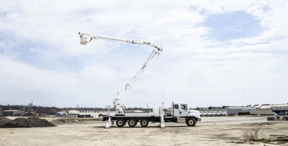 120 ft Insulated Material Handling Transmission Bucket Truck