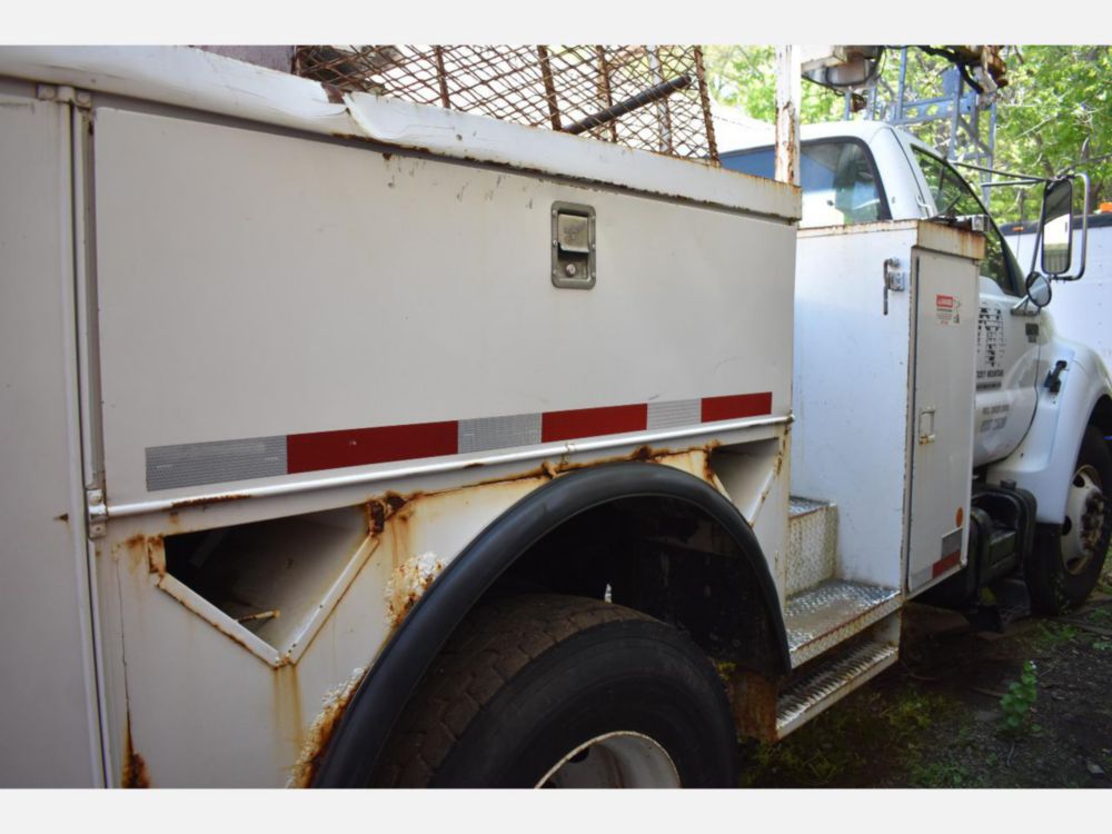 2000 Ford F-650 Altec Cable Placer Truck