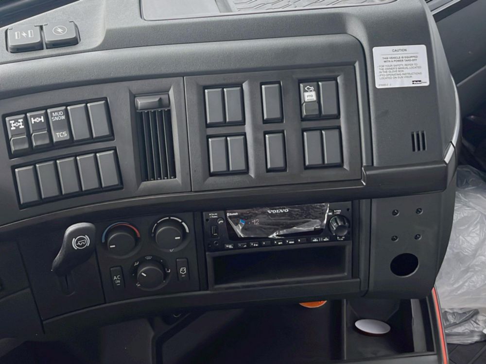 2025 Volvo VHD64 6x4 Palfinger HT 500 L TEC Hook Lift Truck