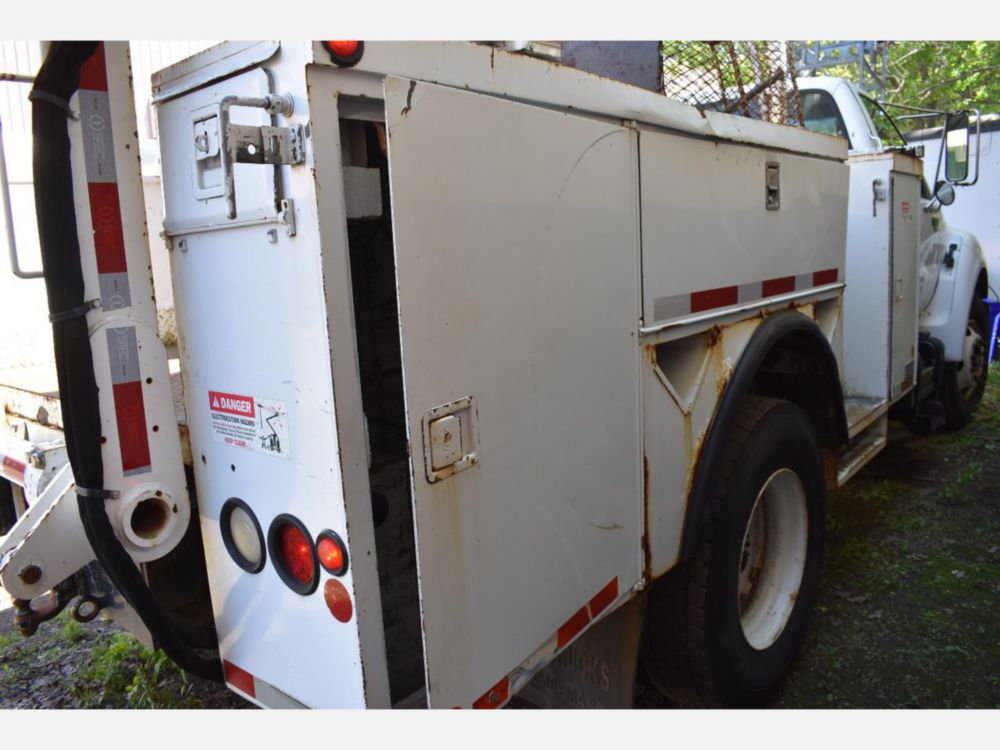 2000 Ford F-650 Altec Cable Placer Truck