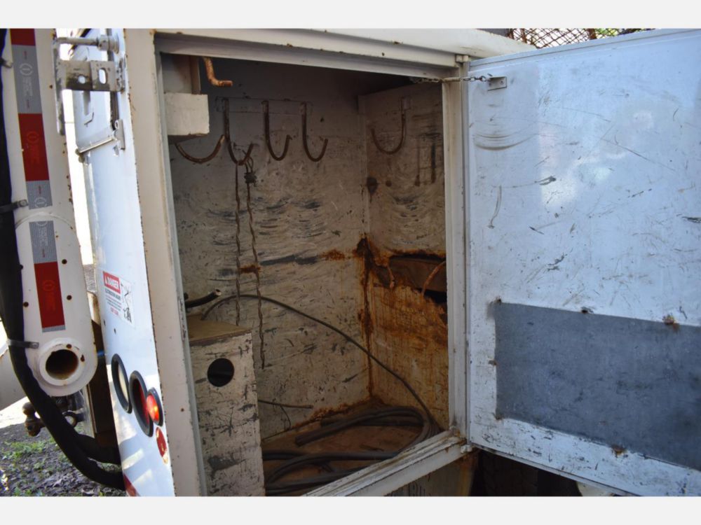 2000 Ford F-650 Altec Cable Placer Truck