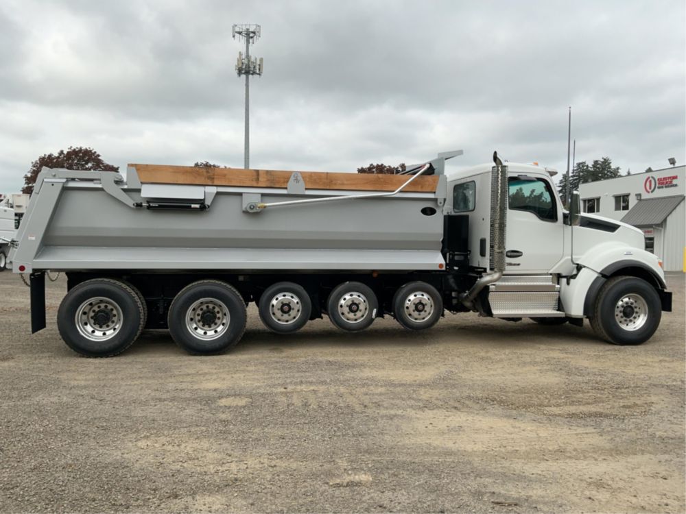 2027 Kenworth T880 12x4 Dump Truck