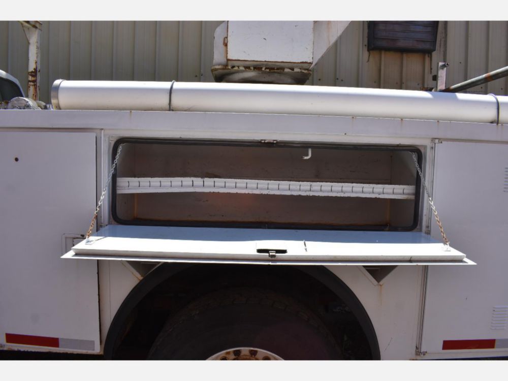 2000 Ford F-650 Altec Cable Placer Truck