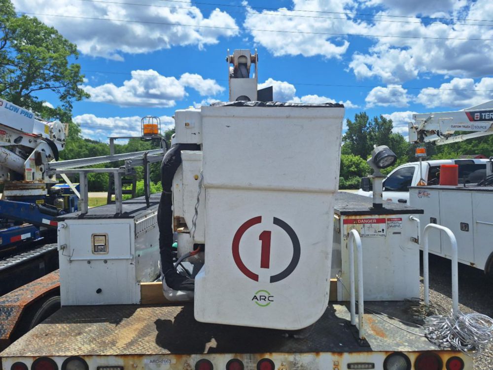2020 International CV-515 4x4 Versalift SST-40 Bucket Truck