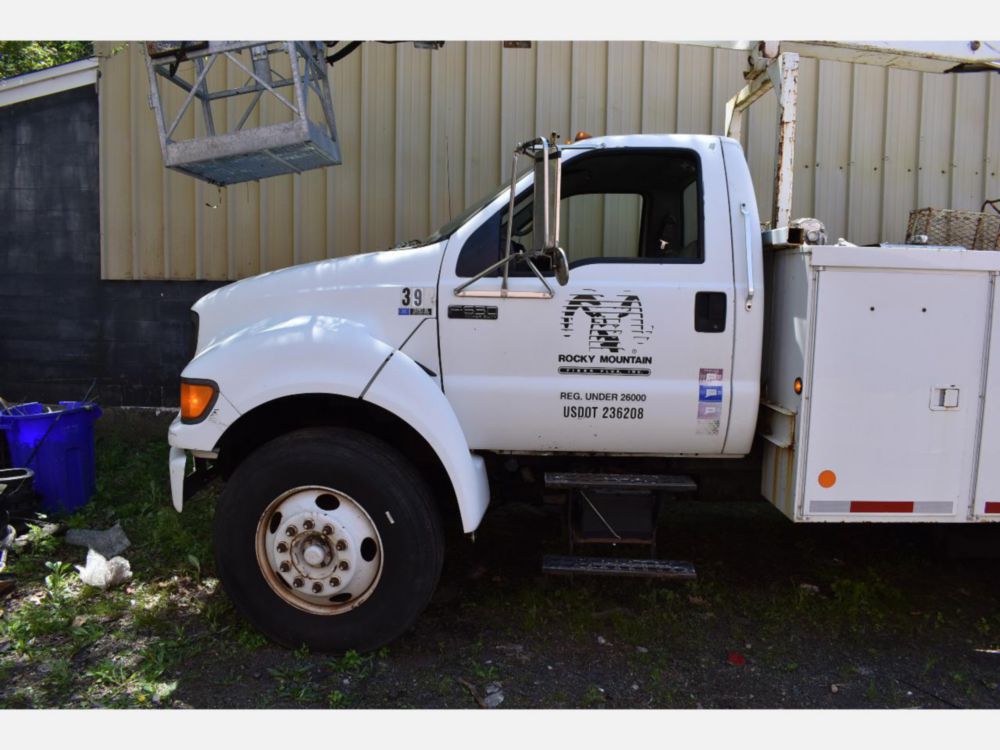 2000 Ford F-650 Altec Cable Placer Truck
