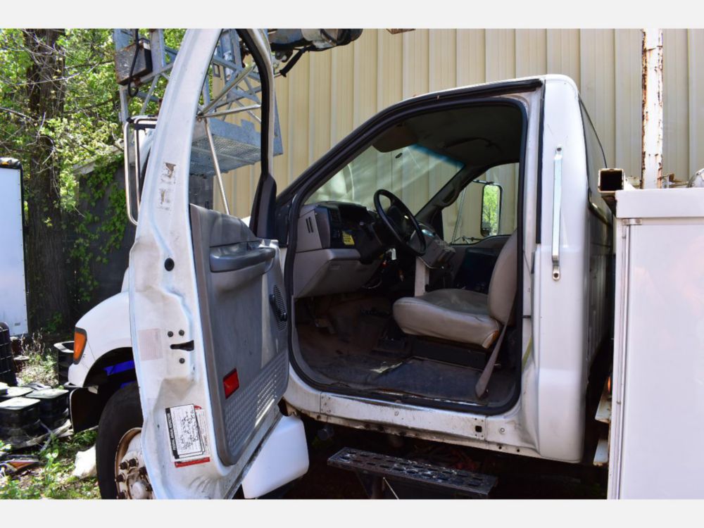 2000 Ford F-650 Altec Cable Placer Truck