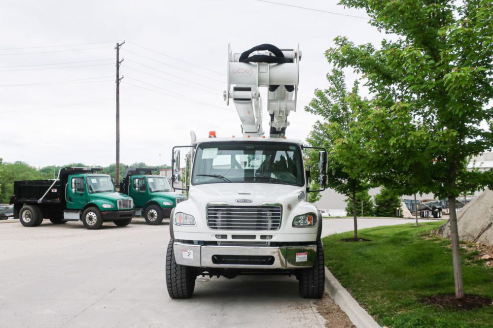 95 ft Insulated Material Handling AWD Transmission Bucket Truck